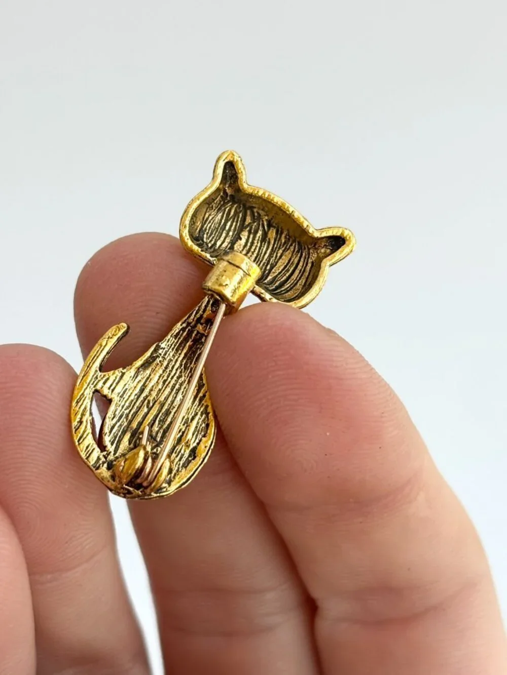 Kitty | Cat | Kitten Figural Gold Toned Faux Amber Green Eyed Brooch Pin